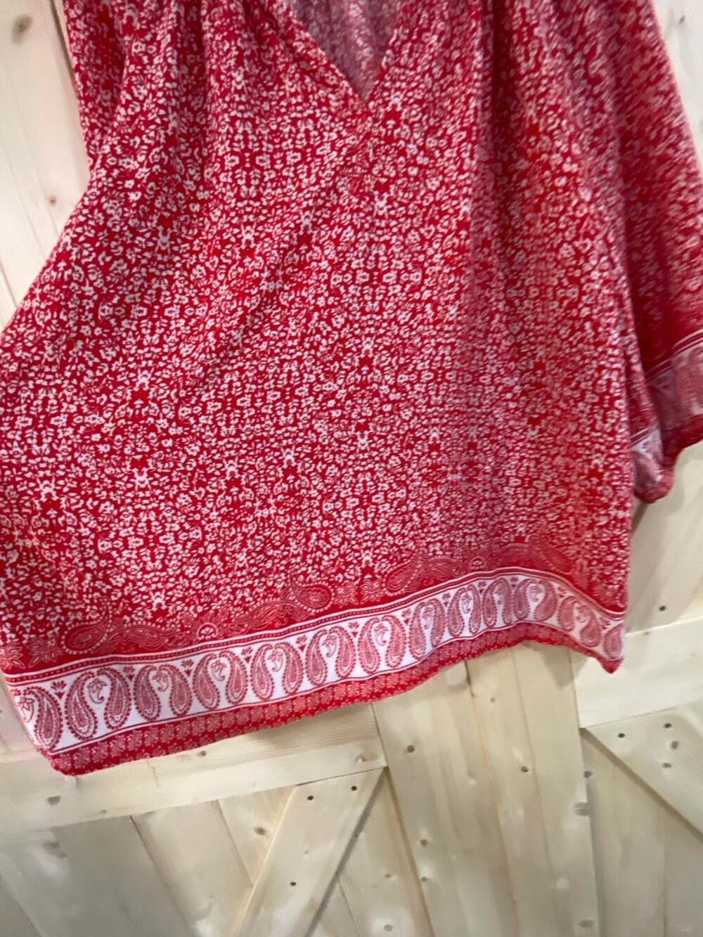 Jones New York Red Floral Paisley Border V-Neck Tunic Top 24 pit to pit - Picture 3 of 7